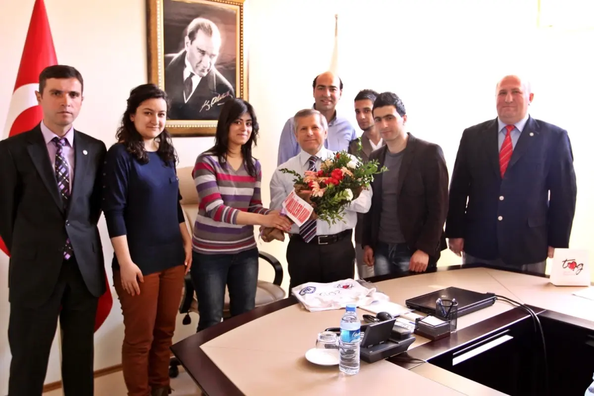 Bayburt Üniversitesi Öğrencilerinden Çoruh\'u Temizleme Projesi