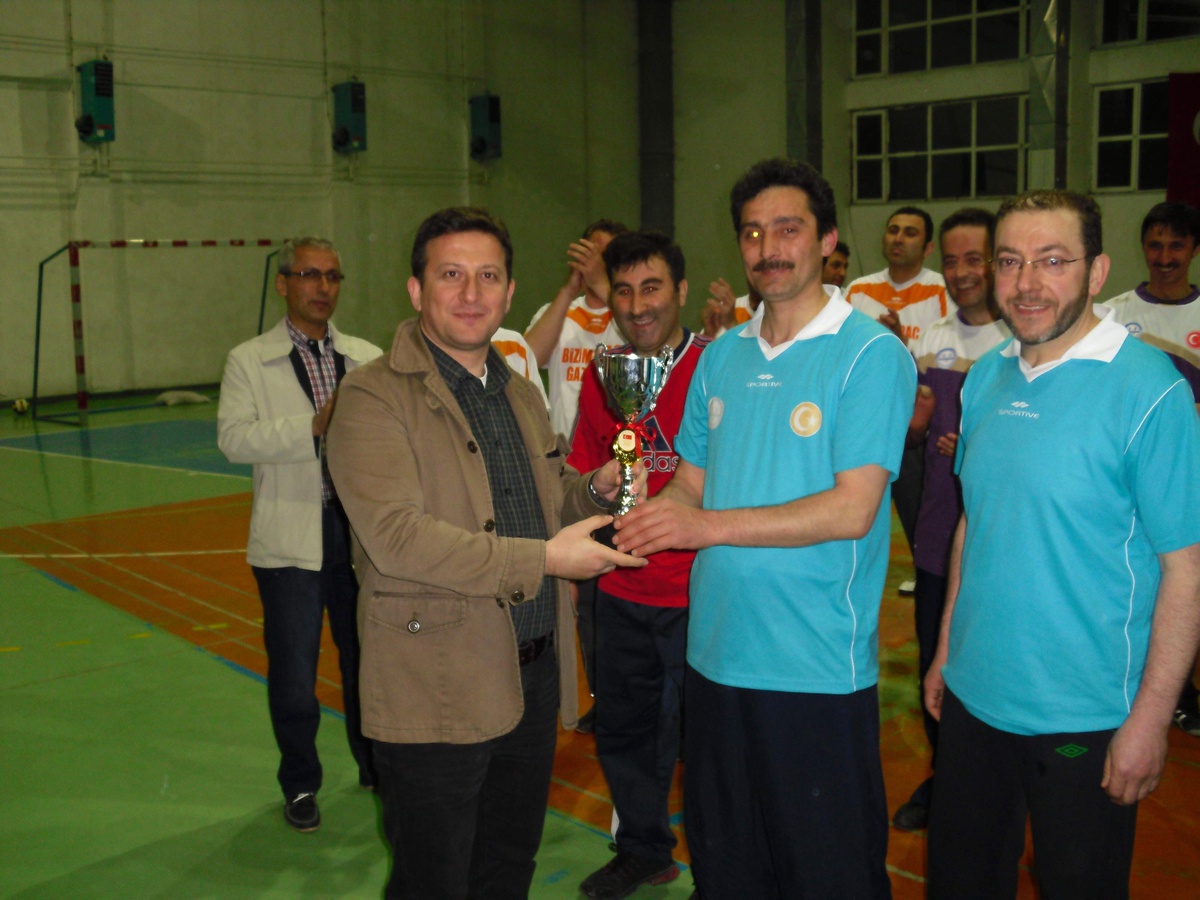 Bizim Araç Gazetesi Voleybol Takımı Şampiyon Oldu