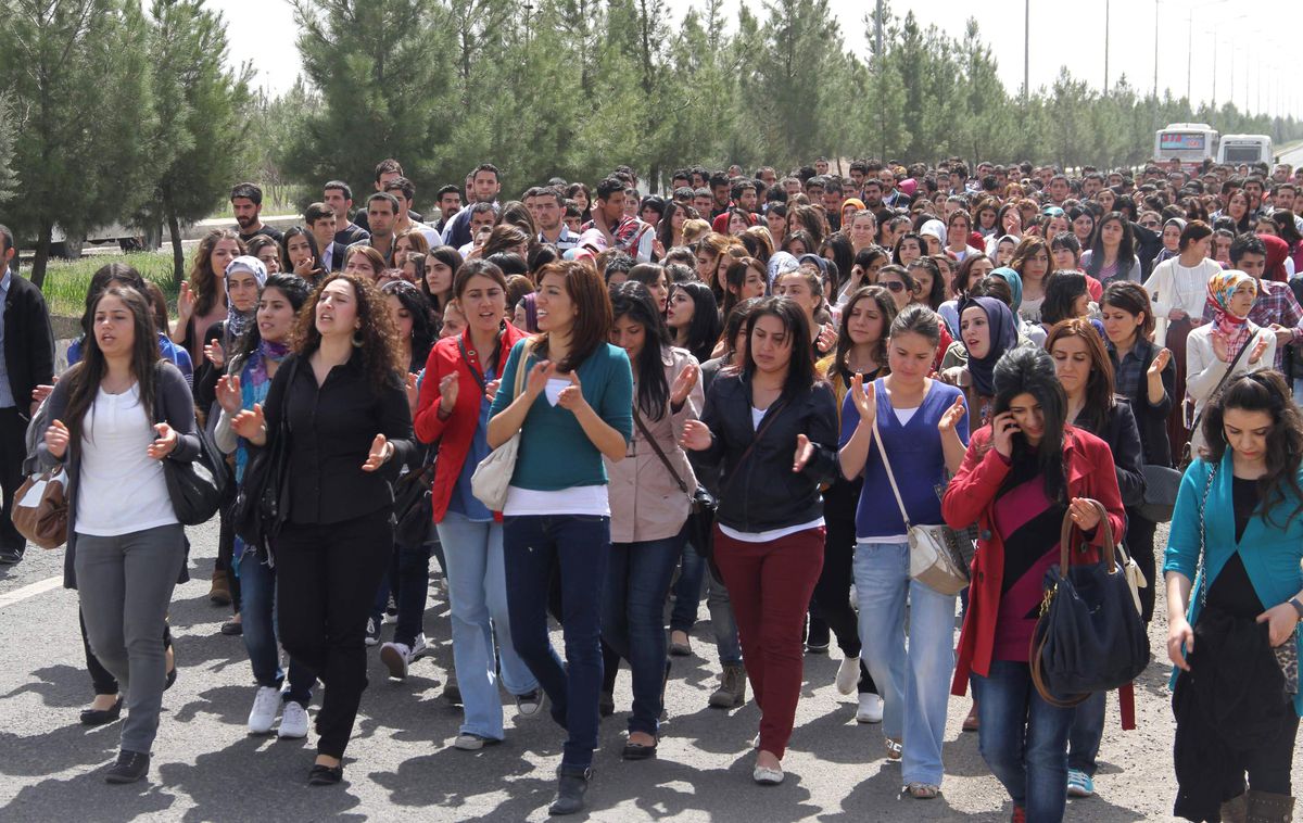 Dü Öğrencilerinden Taciz ve Tecavüz İddiasına Karşı Eylem