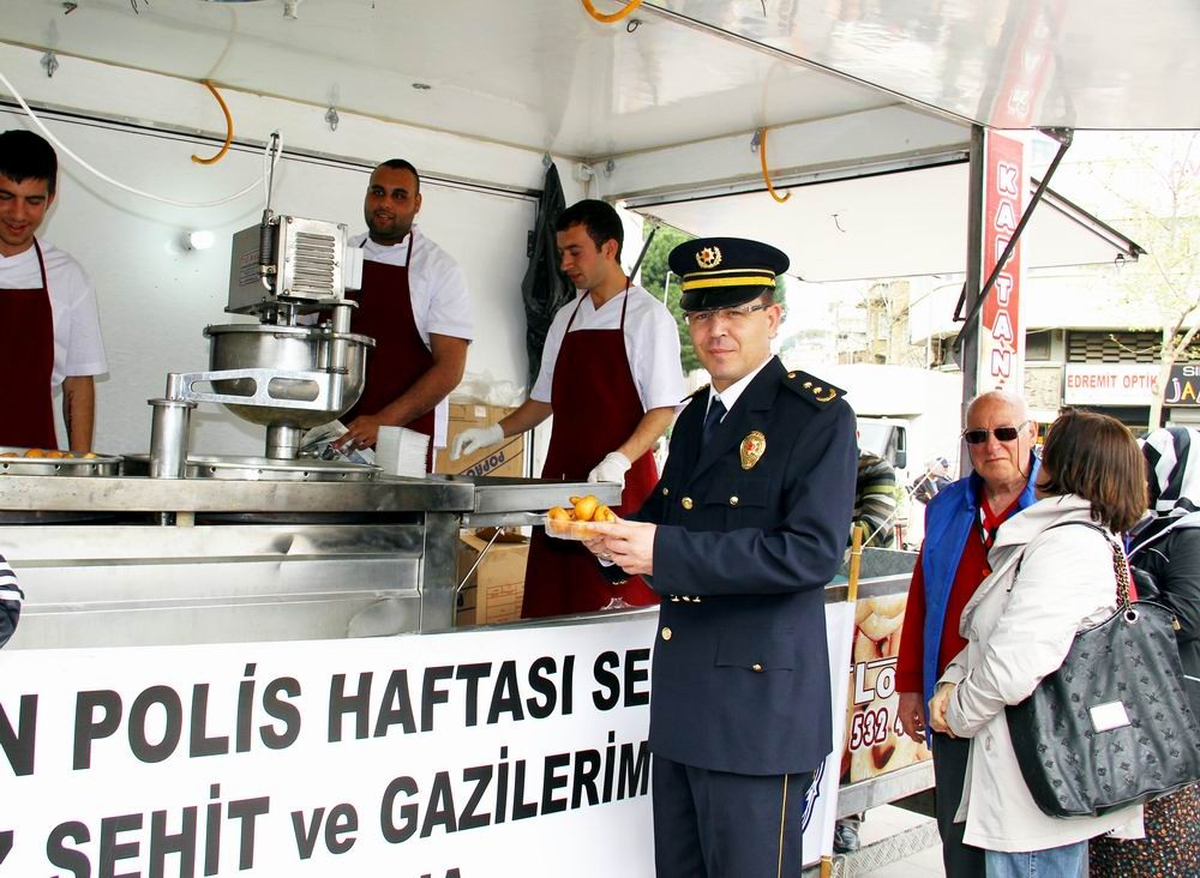 Edremit'te 'Polis Haftası' Etkinlikleri