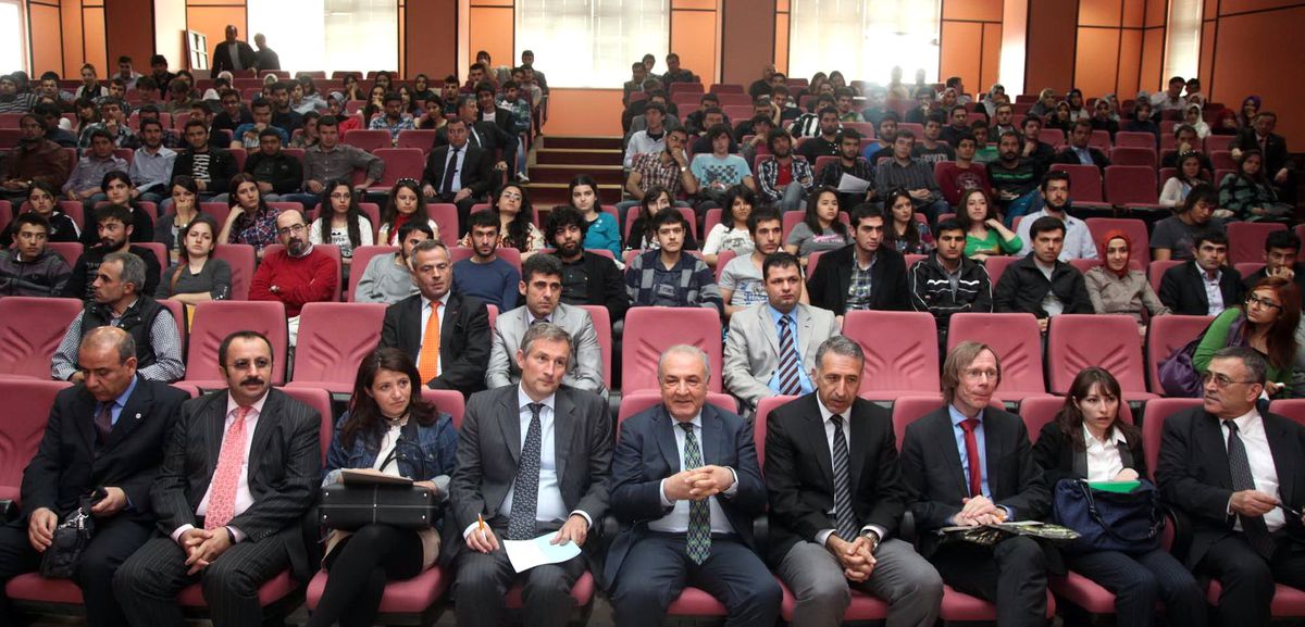 Fransız Büyükelçi, Gaün Öğrencileriyle Buluştu