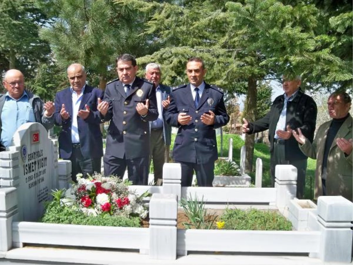 Malkaralı Şehit Polis Mezarı Başında Anıldı