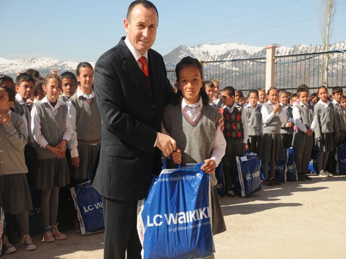 Mezitli Sydv Kıyafet Dağıtımına Devam Ediyor