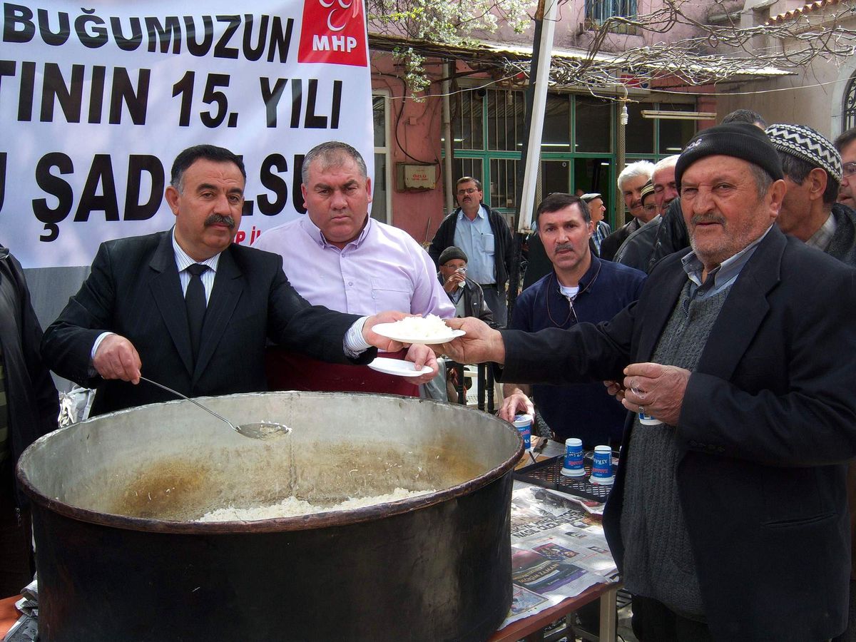 Mhp, Kula\'da Türkeş İçin Mevlit Okuttu
