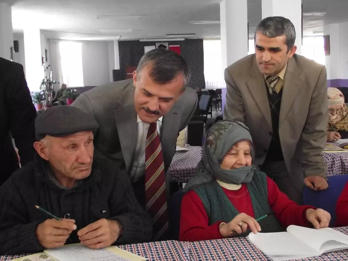 Okul Özlemini Huzurevinde Gideriyorlar