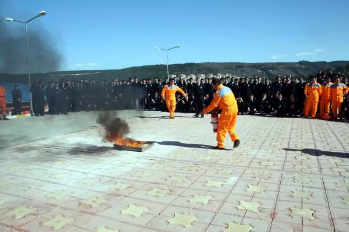 Polis Adaylarından Nefes Kesen Tatbikat