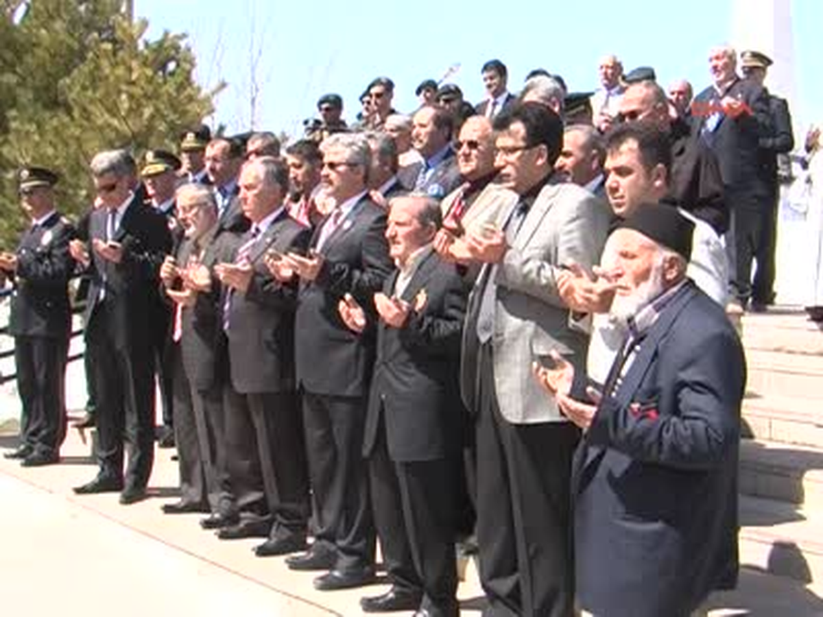 Polislerden Şehitlik Ziyareti