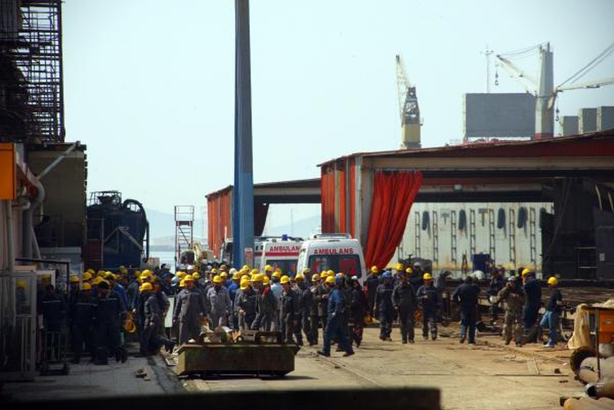 Tuzla\'da Tersanede Patlama (4) : İki Kişi Öldü 5 Kişi Yaralandı