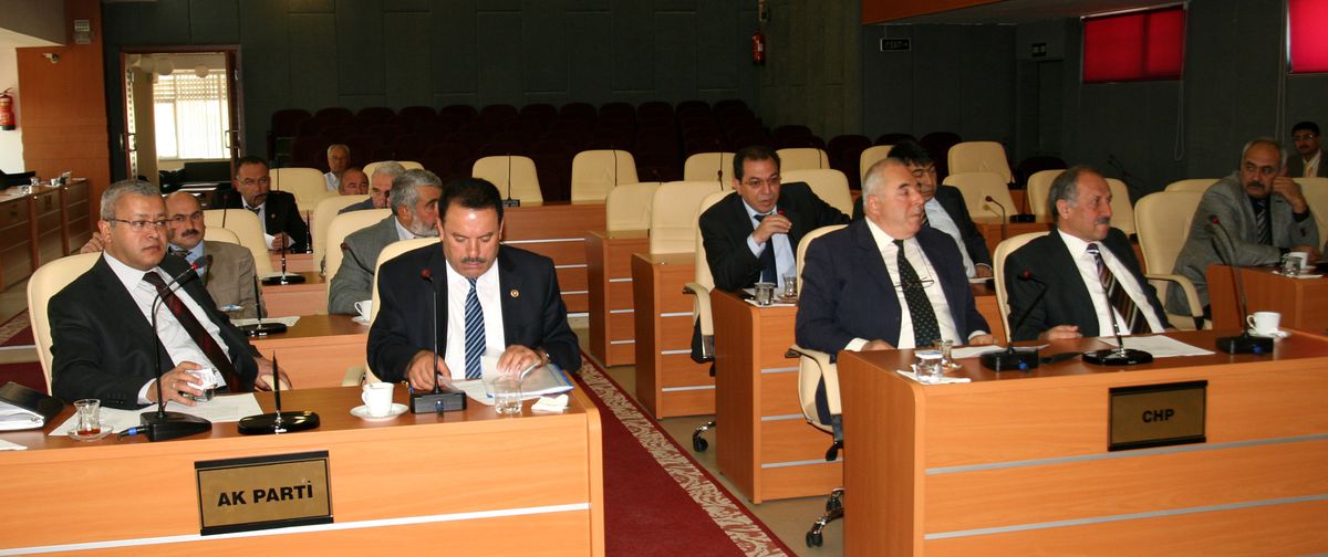 Uşak Üniversitesi Rektörü Prof. Dr. Sait Çelik İl Genel Meclisi Üyelerine Brifing Verdi