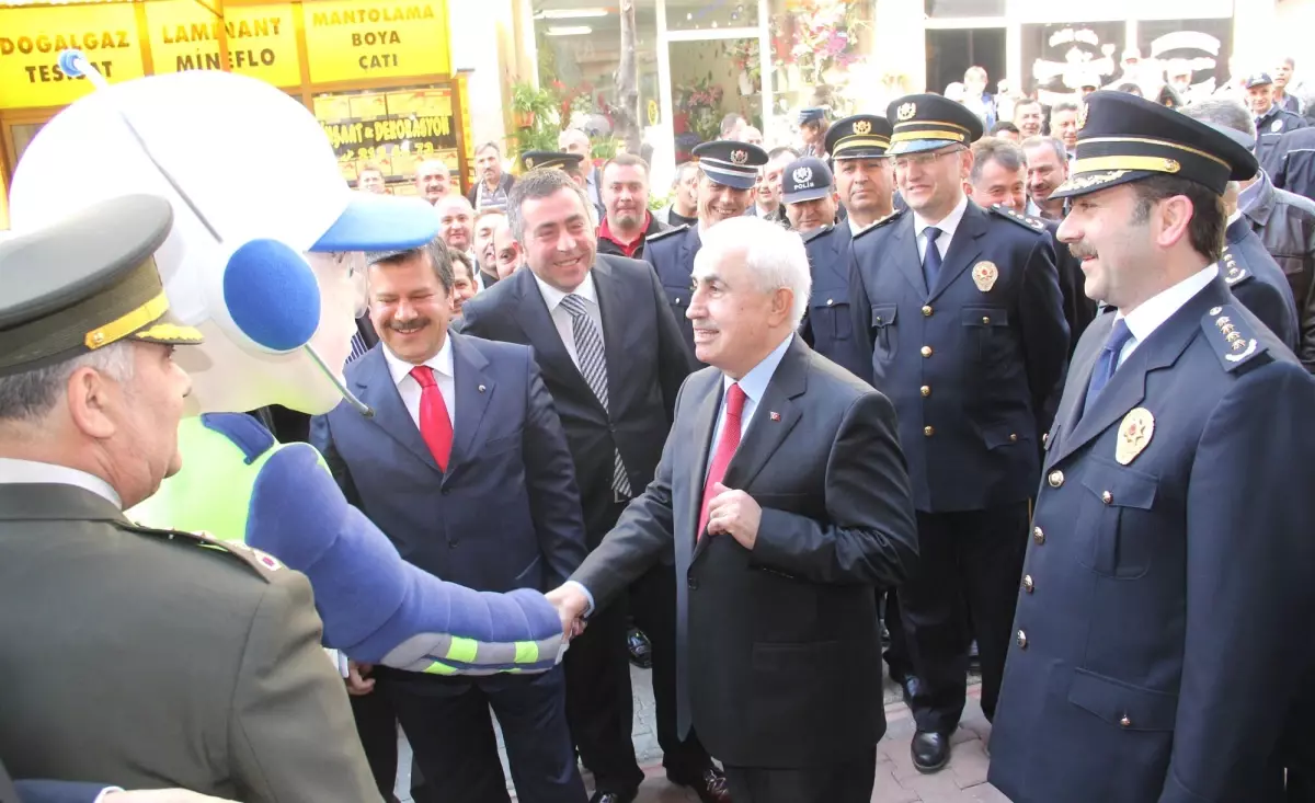 Vali Şahin'e Polis Sergisinde Alkometre Kontrolü