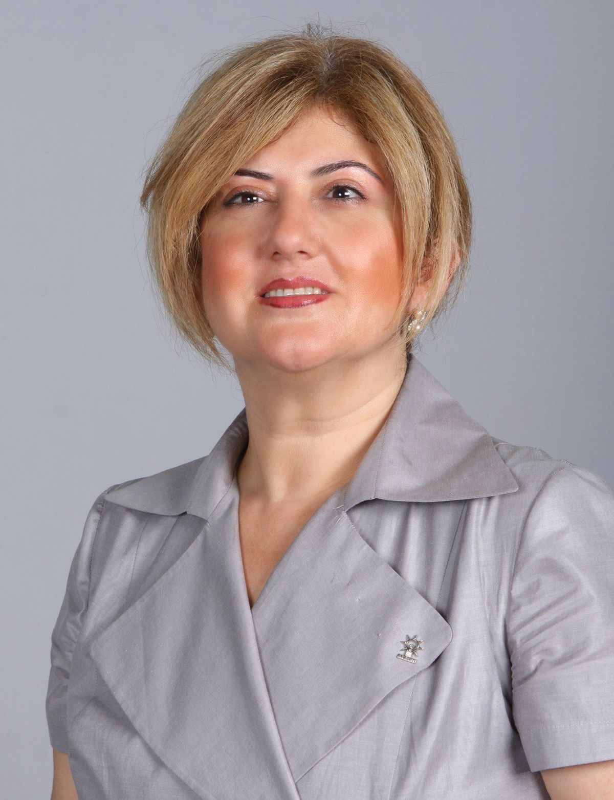 AK Parti Didim İlçe Kadın Kolları Başkanı Bayar İstifa Etti