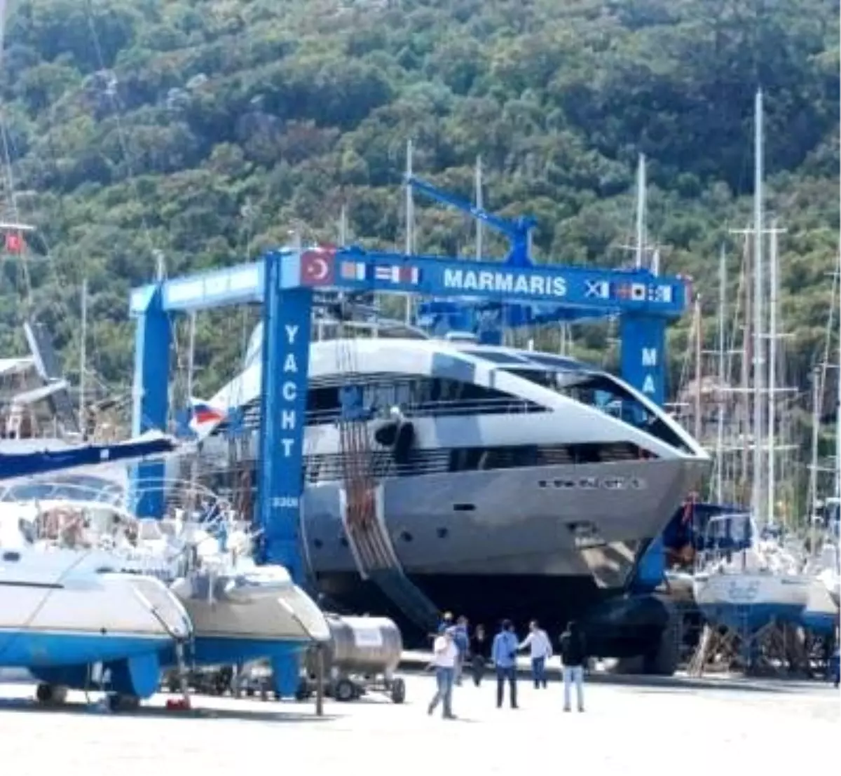 Angelına Jolıe\'nin Yatı Marmarislileri Heyecanlandırdı