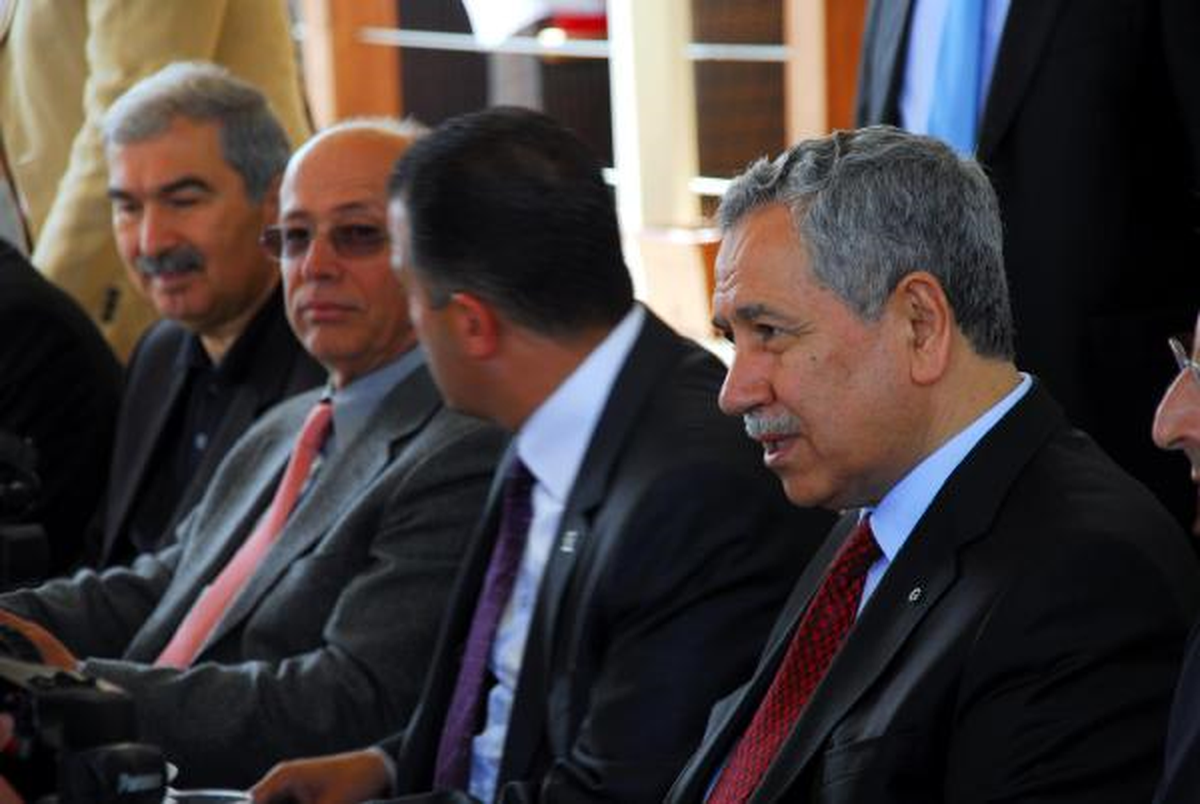 Arınç: TSK\'nın Güçlü Olması Bölge Barışı İçin Sigortadır