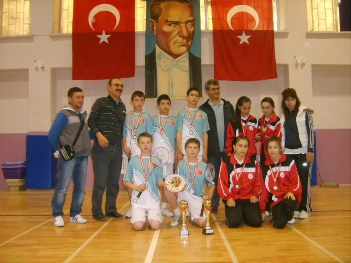 Atatürk İlköğretim Okulu Badminton Takımı Türkiye Finallerinde