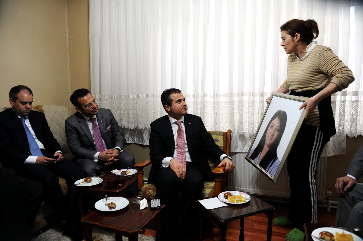Bakan Kılıç\'tan Damla\'nın Ailesine Taziye Ziyareti