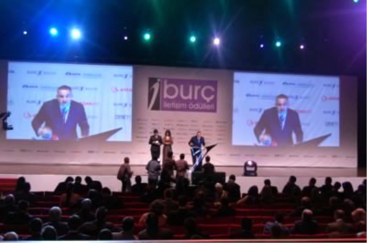 Başbakan Erdoğan\'a "Halkla En İyi İletişim Kuran Devlet Adamı" Ödülü