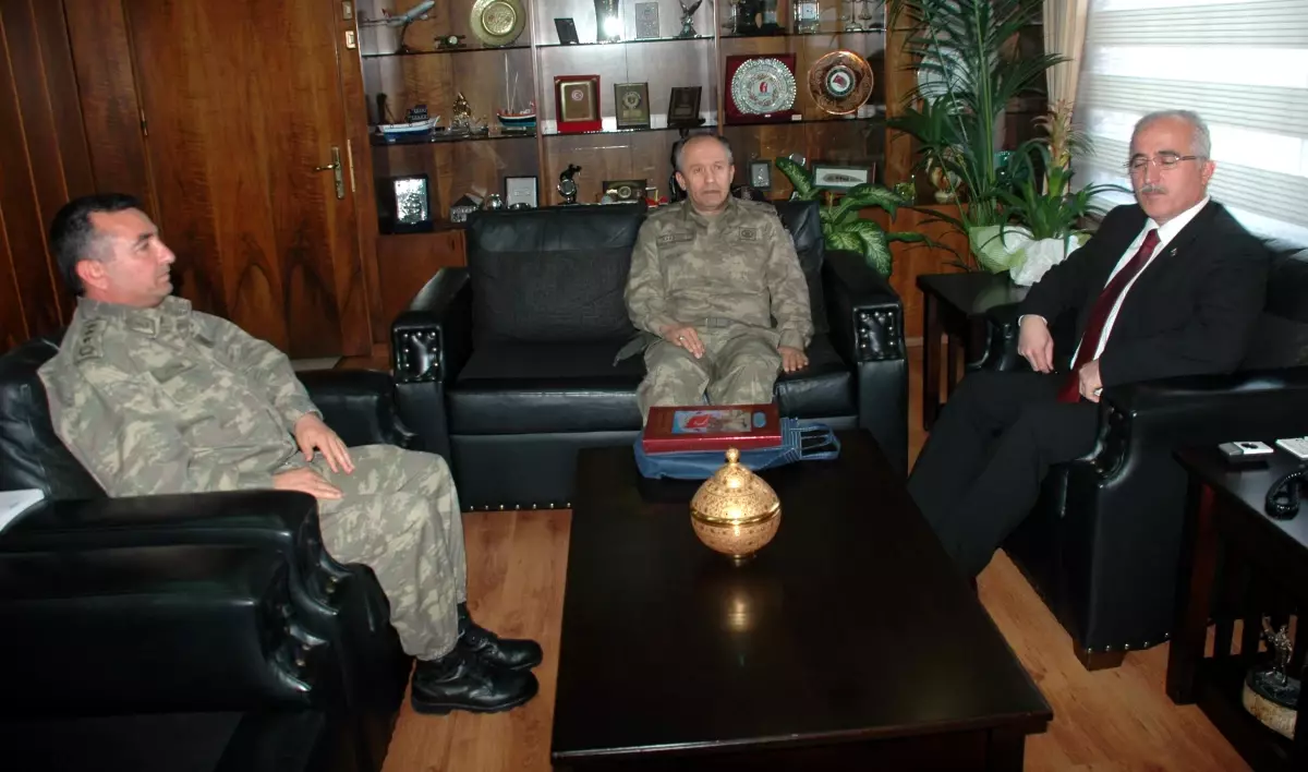 Bilecik 2. Jandarma Eğitim Tugay Komutanı Tuğgeneral Şafak Karakoç\'tan Vali Tuna\'ya Ziyaret