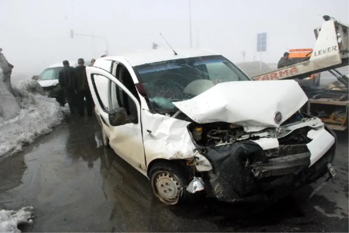 Bitlis\'te Trafik Kazası: 6 Yaralı