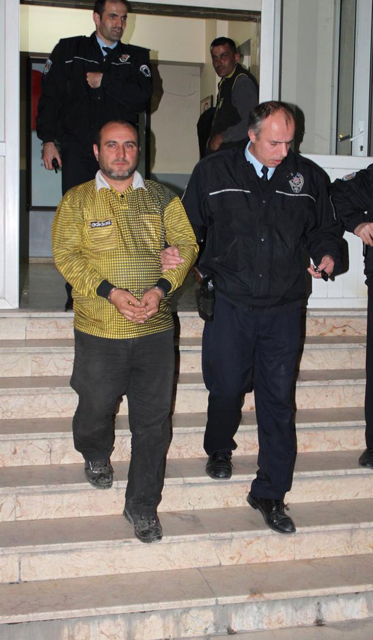 "Evim Yandı" Diye Polise Gitti, Borcundan Dolayı Gözaltına Alındı