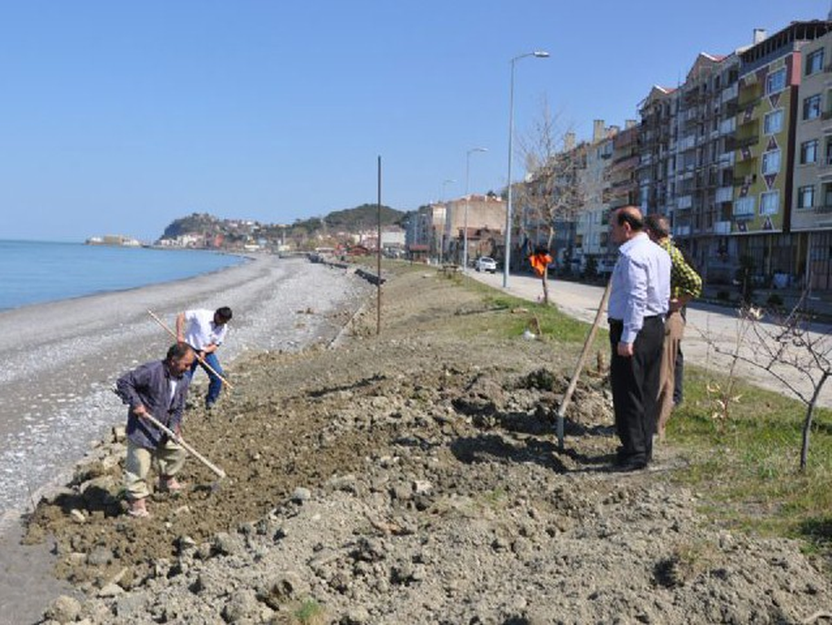 İnebolu'da Sahil Bandına Yürüyüş Parkuru Yapılıyor