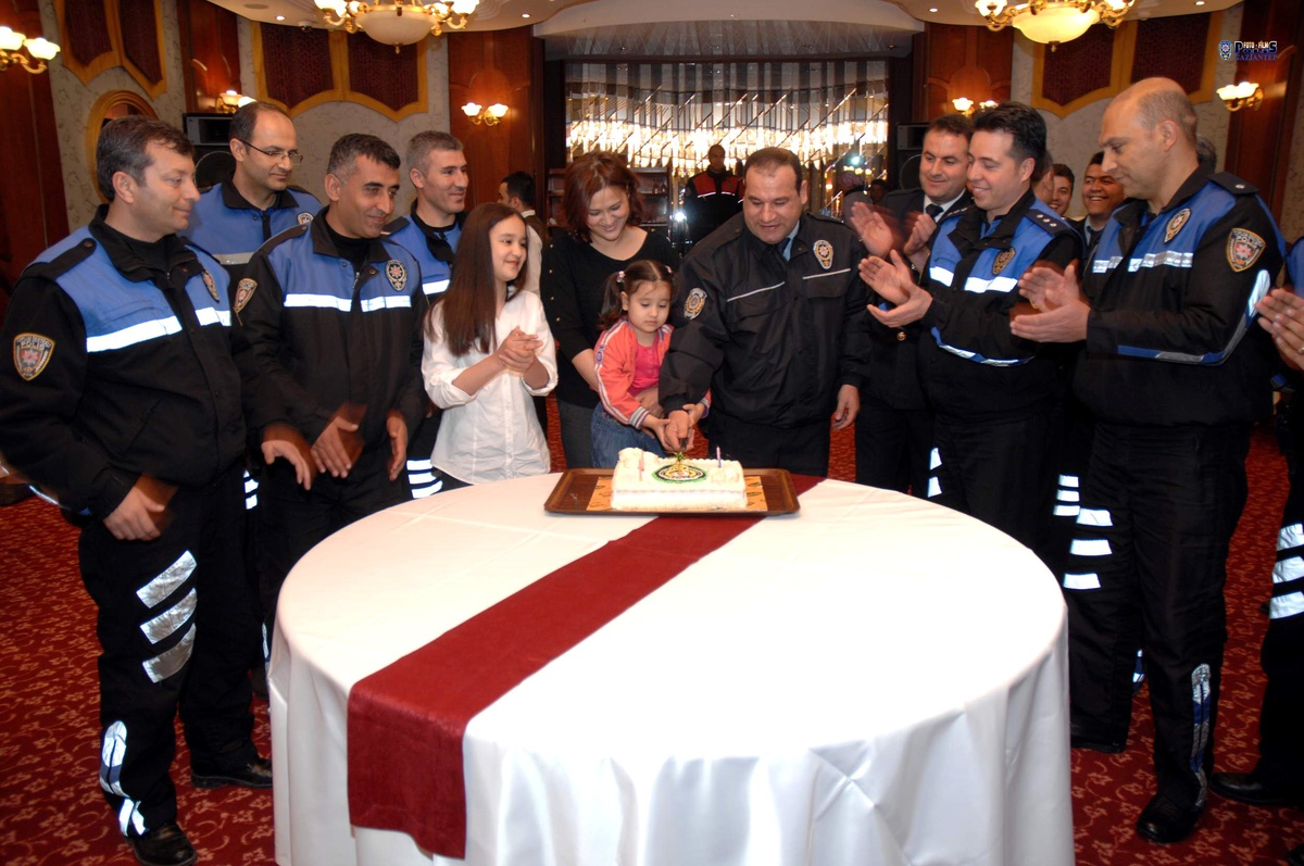Kavga İhbarına Giden Polise Ağlatan Sürpriz