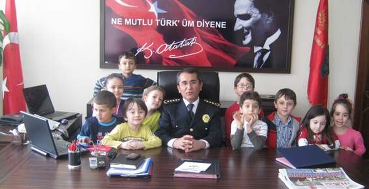 Miniklerinden Polis Amcalara Ziyaret