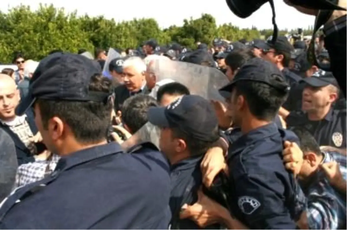 Narenciye Gen Bahçesi İçin Profesörlerle Polis Arasında Arbede (2)