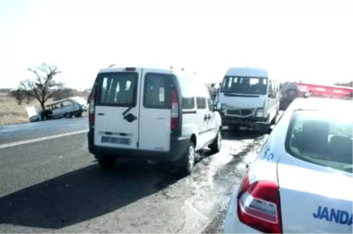 Nevşehir\'de Trafik Kazası: 13 Yaralı