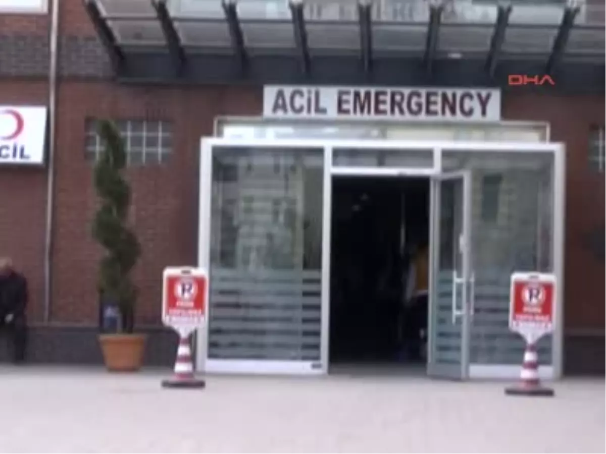 Minibüsü ve Otomobil Çarpıştı: 15 Yaralı