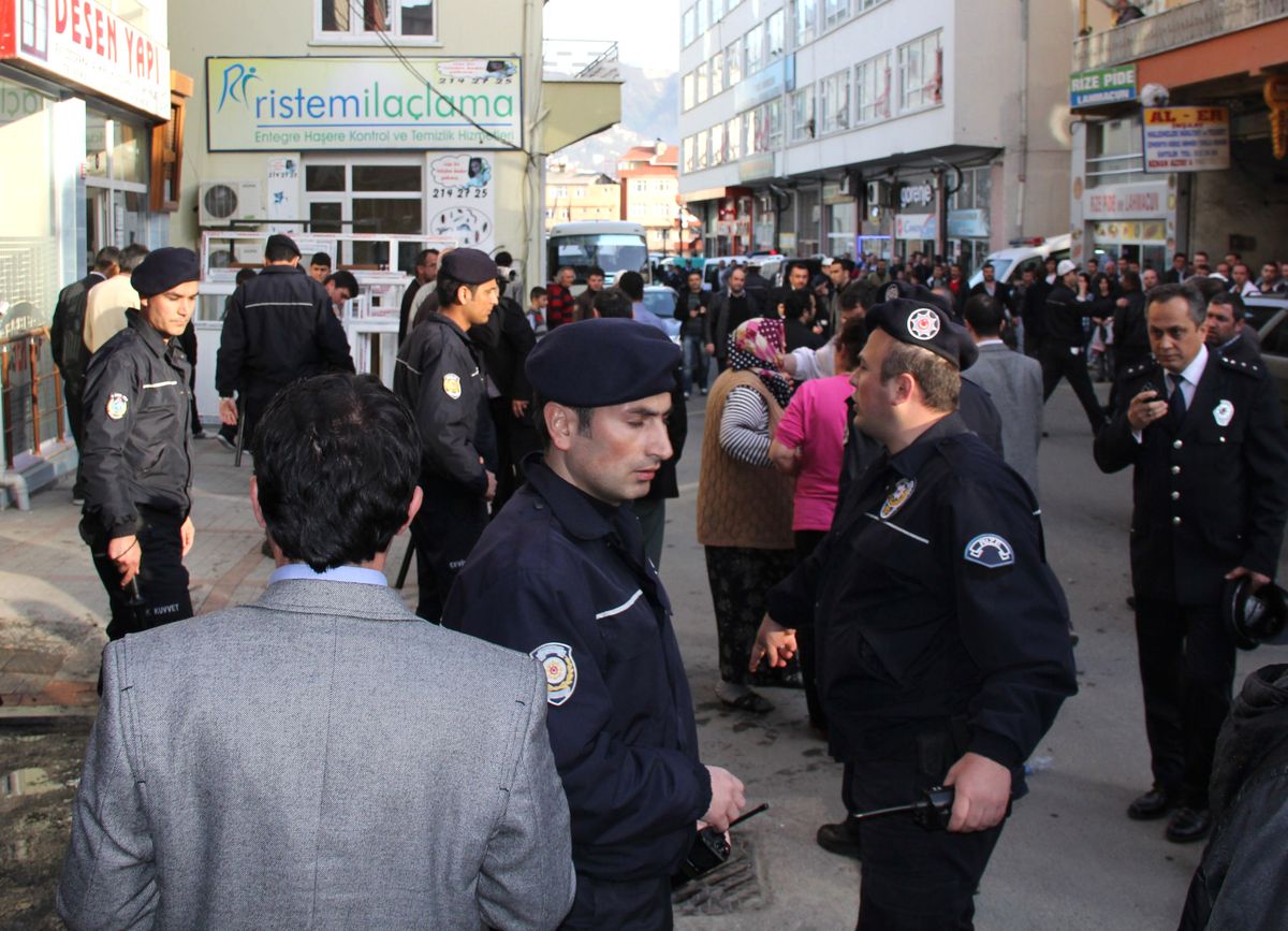 Rize'de Polis ile Vatandaş Arasında Arbede Çıktı: 7 Yaralı