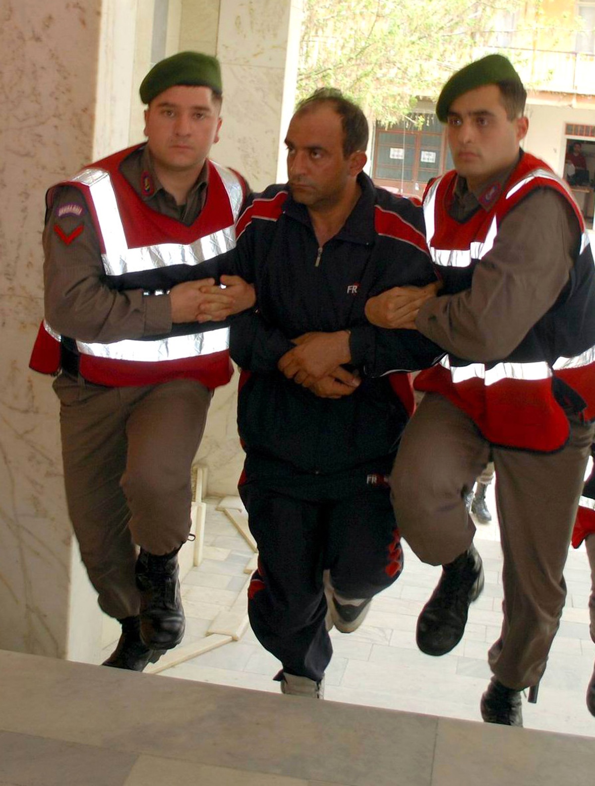 Salihli\'de Cinayet Zanlıları Tutuklandı