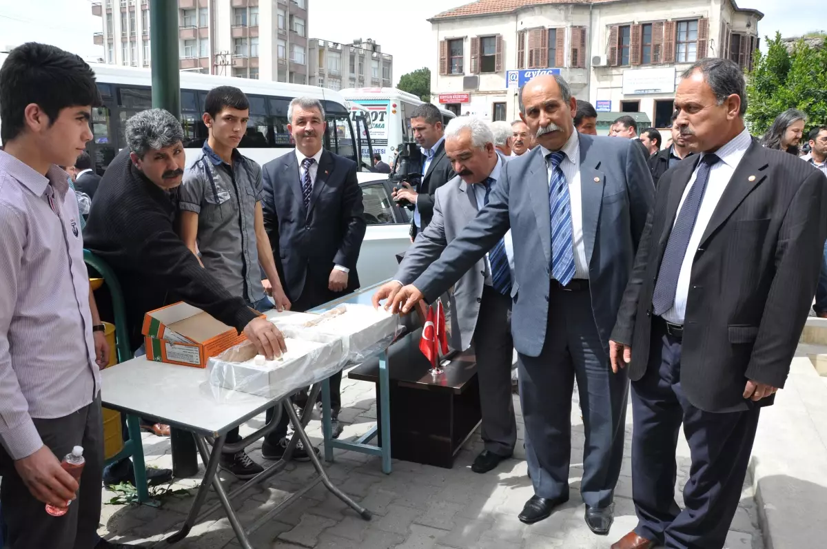 Tarsus Belediyesi MHP\'nin Kurucusu Merhum Alparslan Türkeş İçin Mevlit Okuttu.