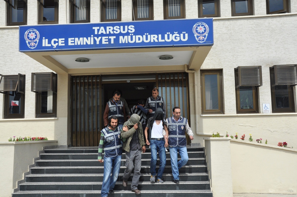 Tarsus\'ta Piyasaya Sahte Para Sürmek İsteyen 3 Kişi Yakalandı