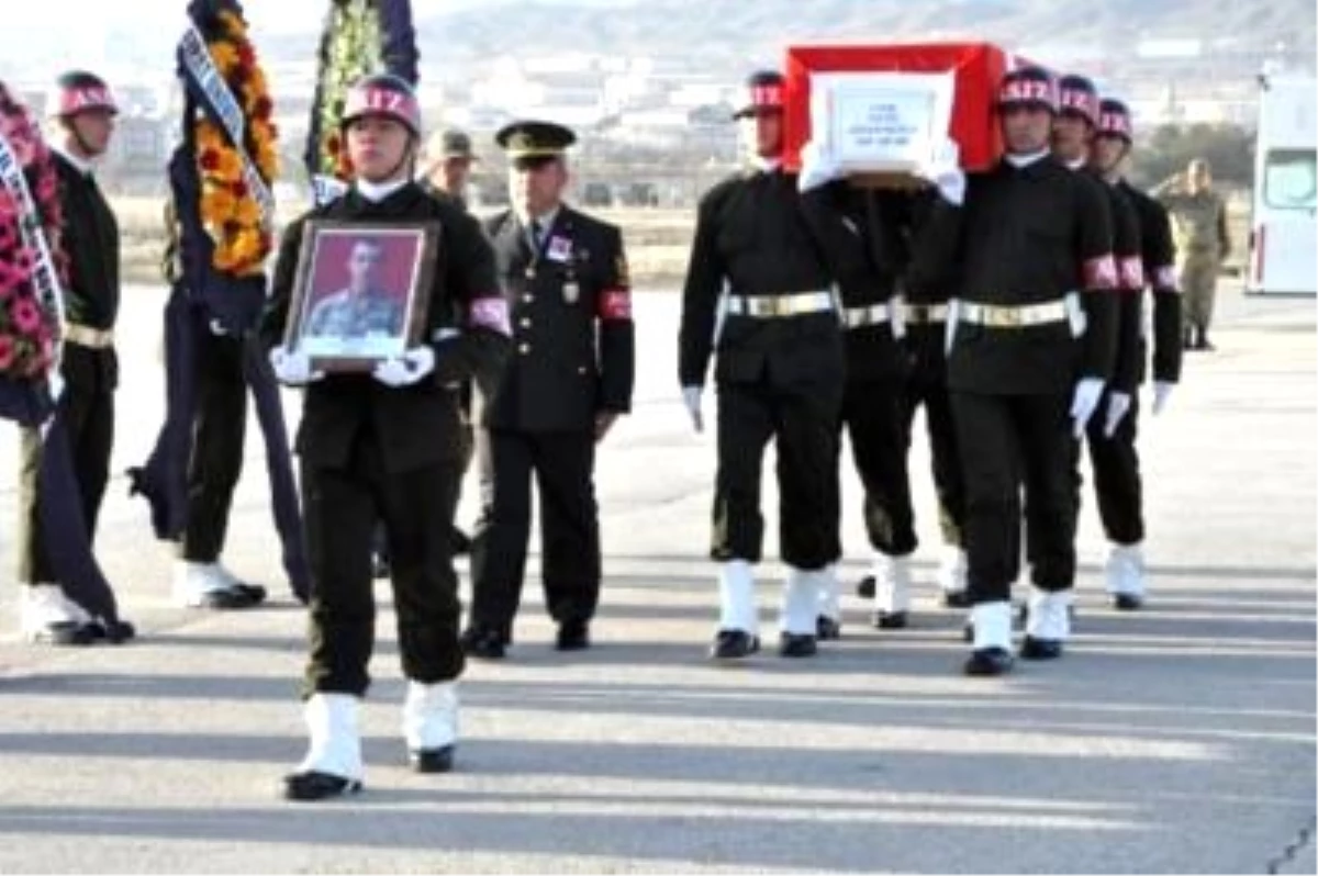 Tunceli\'de Kaza Kurşunuyla Şehit Olan Onbaşı