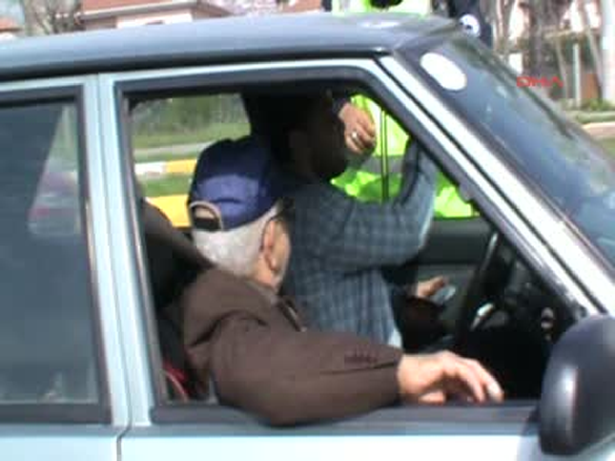 Emniyet Kemeri Kontrolunda Şaşırtan Bahaneler Adapazarı\'nda Şehiriçi Trafik Ekiplerinin Bir Süredir...