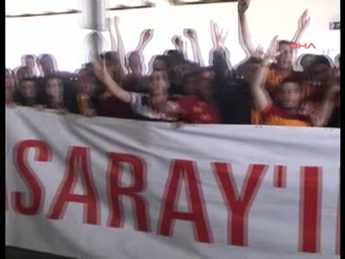 Galatasaray\'a İzmir\'de Coşkulu Karşılama