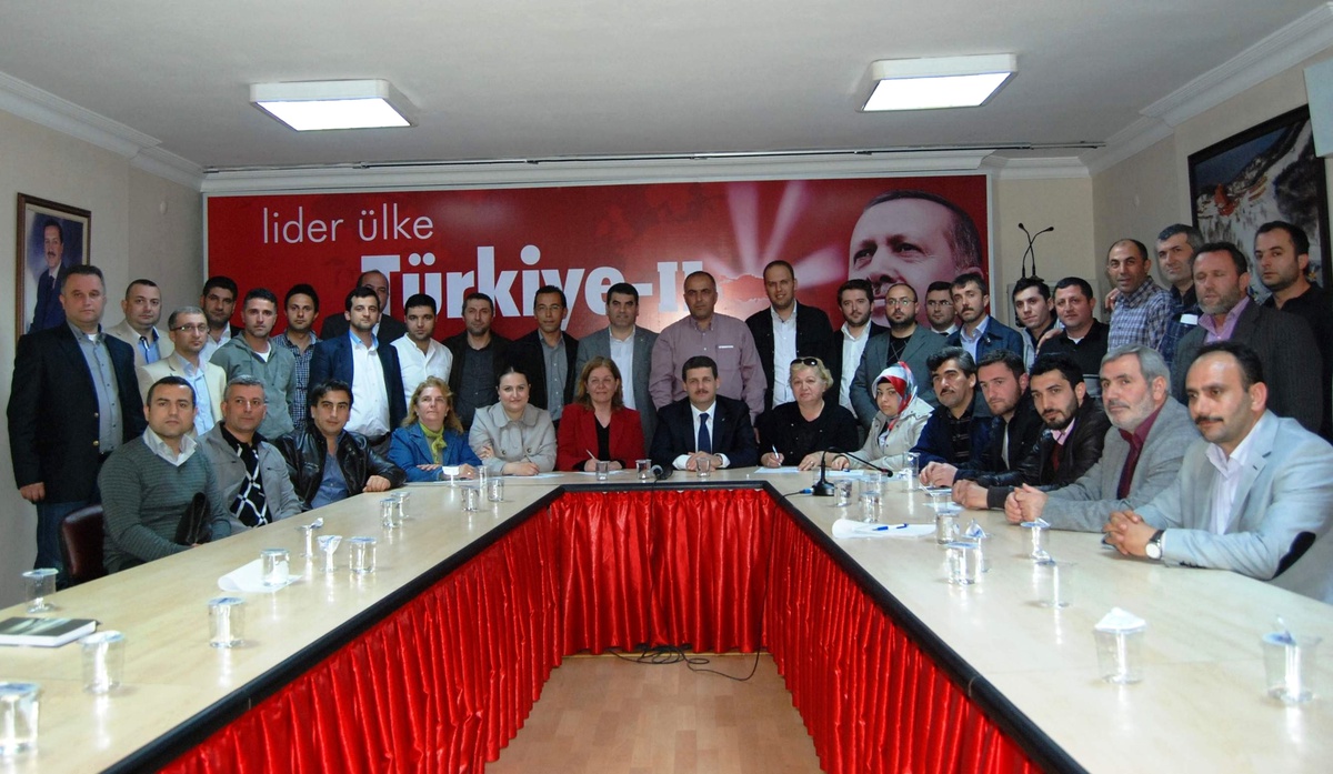 Kocaeli\'de AK Parti Siyaset Akademisine 450 Kişi Kayıt Oldu