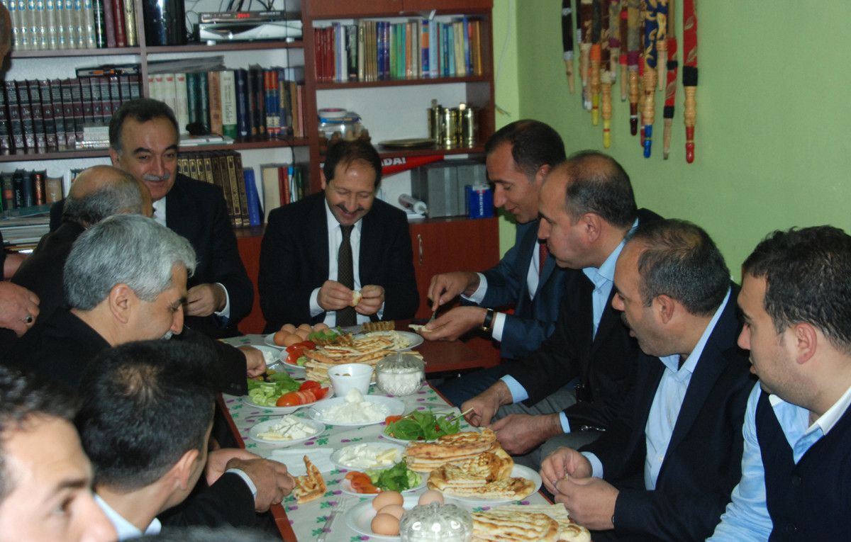 Milletvekilleri Öz ve Akın Gençlerle Bir Araya Geldi