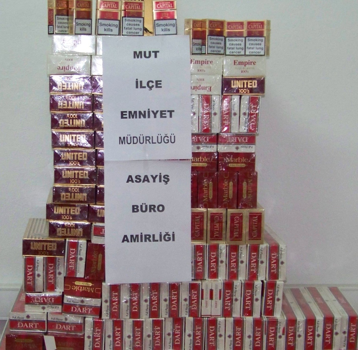 Mut\'ta 300 Paket Kaçak Sigara Ele Geçirildi