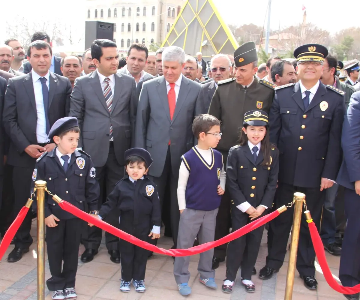 Polis Sergisini Minik Polisler Açtı