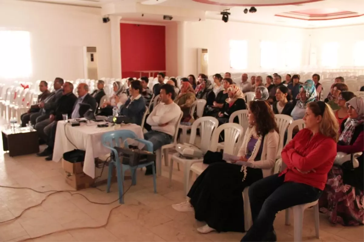 Sarıgöl'de Anne-Baba Eğitimi Konferansı