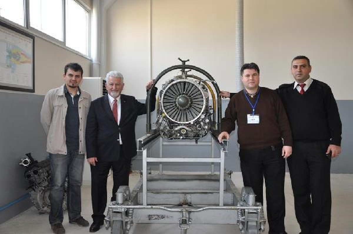 Üniversiteye Askerden Hibe Uçak Motoru