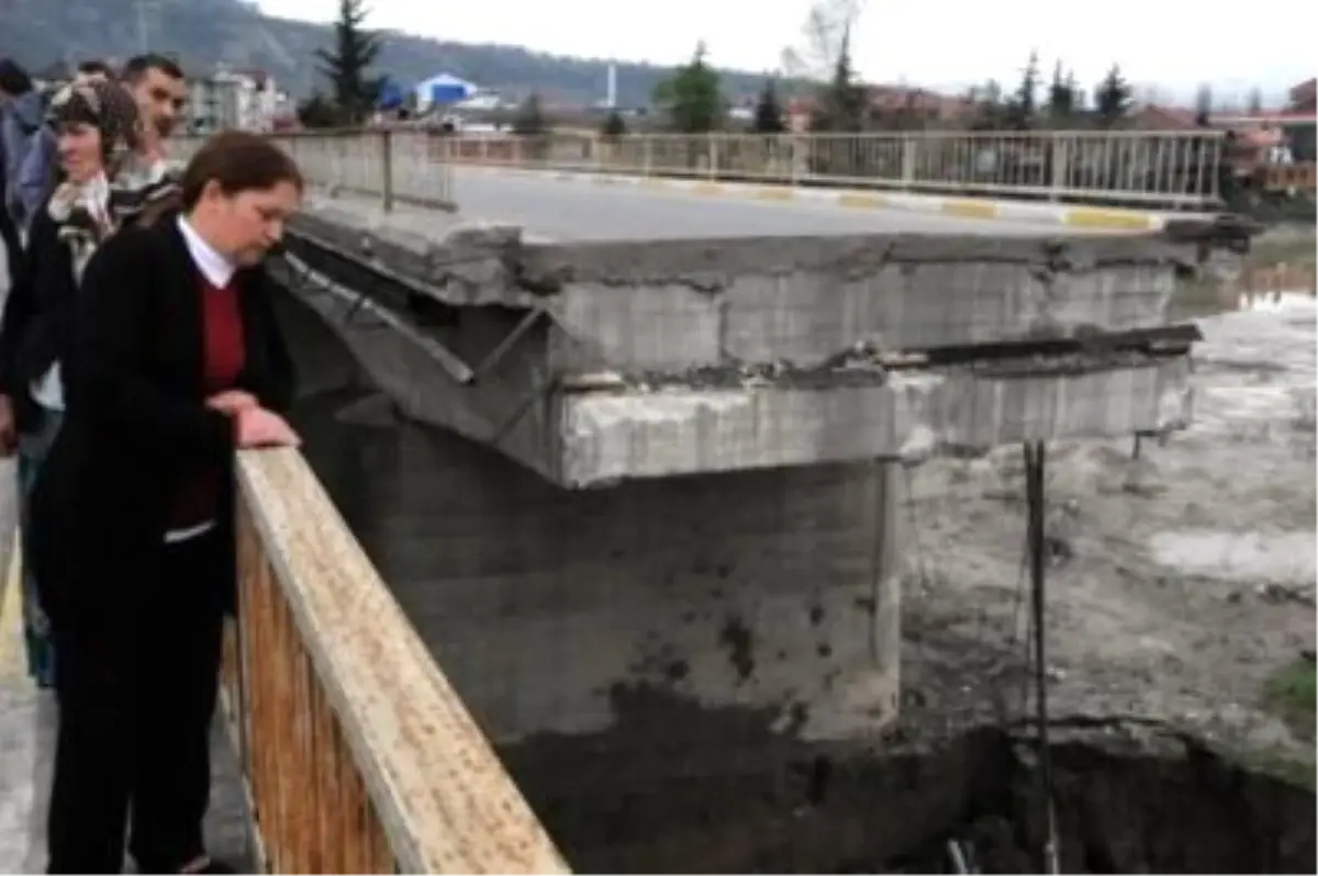 Zonguldak2 Çöken Köprüde Arama Çalışmaları Devam Ediyor