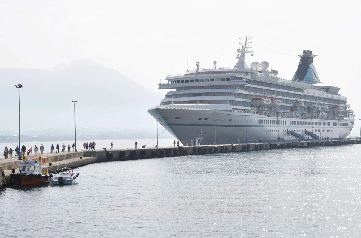 Alanya\'ya Sezonun Üçüncü Gemisi Geldi