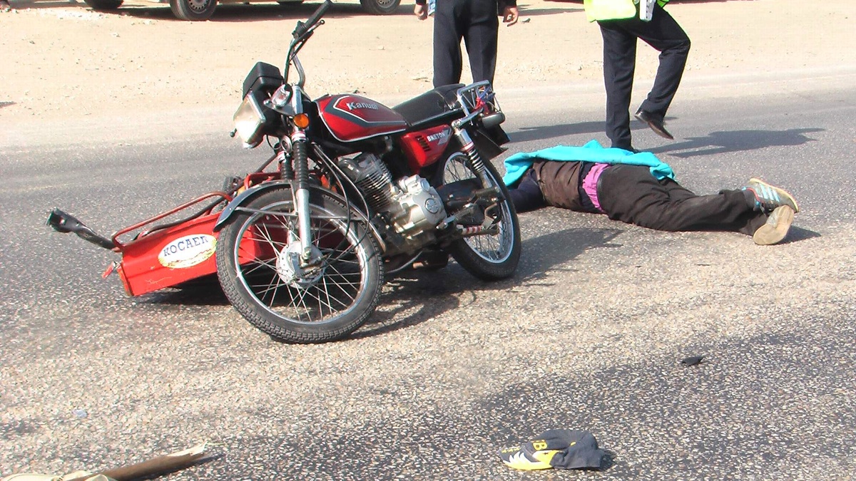 Alaşehir\'de Kamyonla Motosiklet Çarpıştı: 2 Ölü