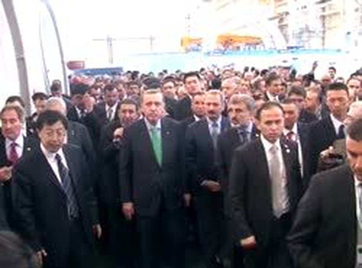 Başbakan Erdoğan, Çin\'de Yenilenebilir Enerji Şirketlerini Ziyaret Etti