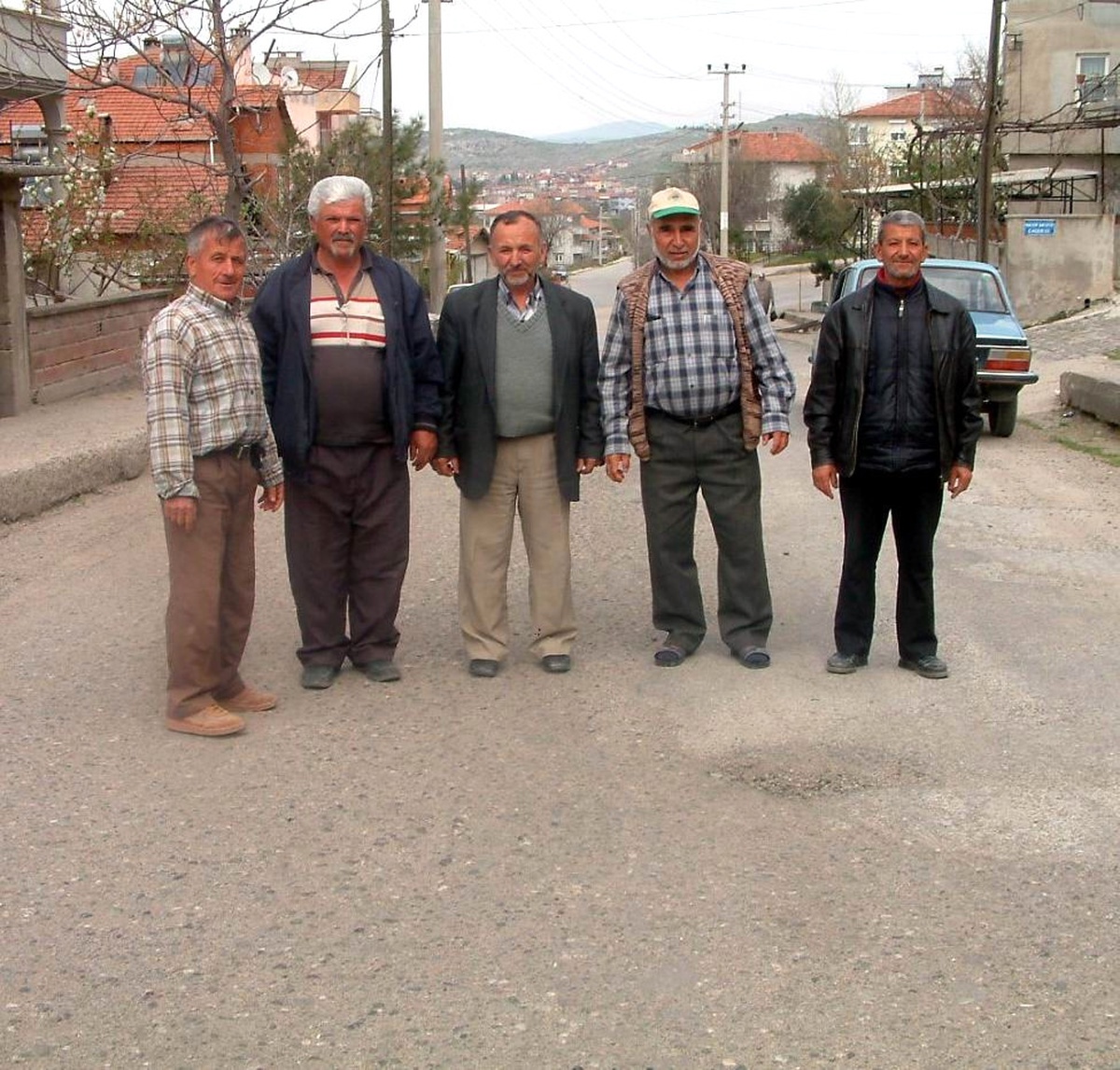 Bigadiç'te Vatandaşın Bozuk Yol İsyanı
