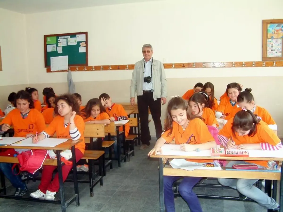 Burhaniye\'de Uzay Çağı Mimarlığı Resim Yarışması