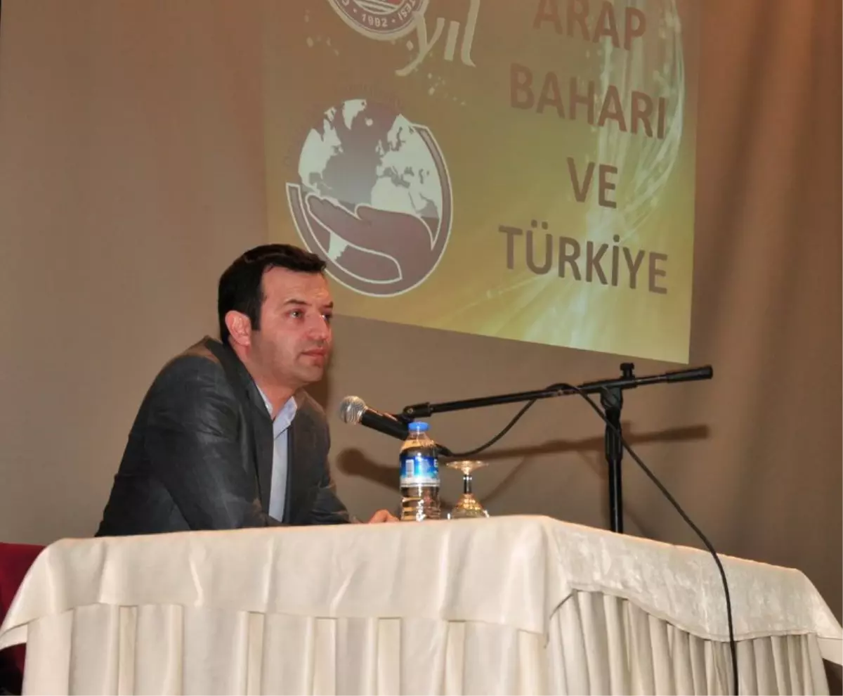 Çanakkale\'de "Arap Baharı ve Türkiye" Konferansı Gerçekleştirildi