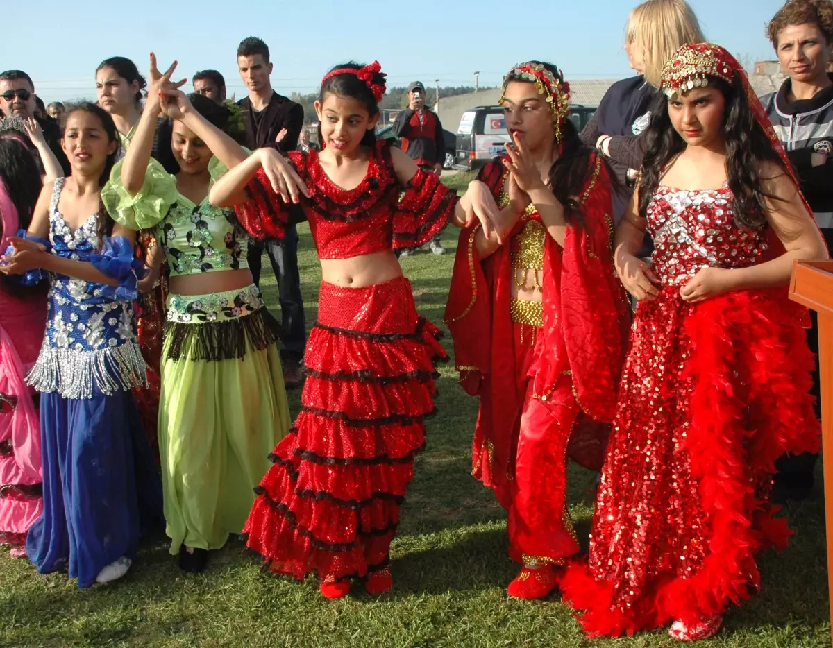 Çanakkaleli Romanların Davul Zurnalı Ev Sevinci